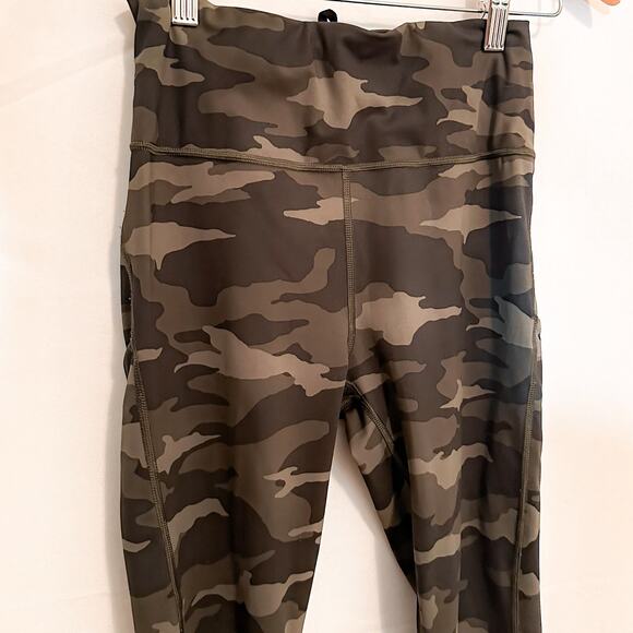 3 FOR $50! 🎁 ATHLETA Ultimate Stash Pocket Camo 7/8 Tight in SuperSonic … - Picture 4 of 6